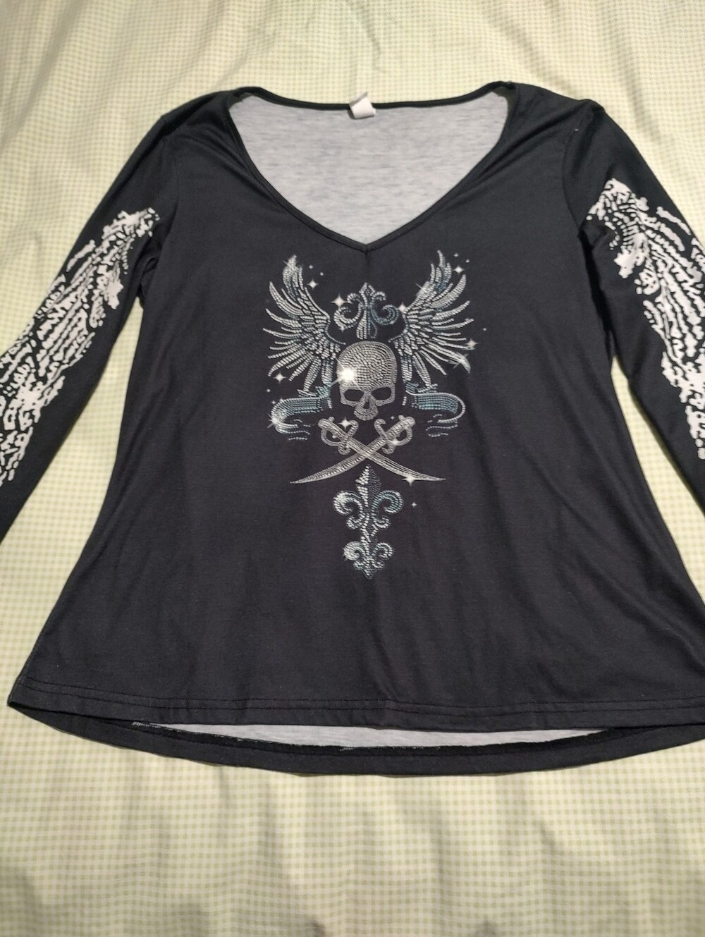 ChicYea Black Skull Wing Graphic V-Neck Long Sleeve Top